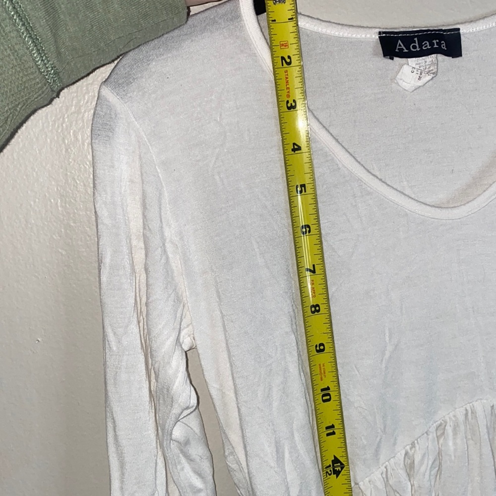 🪿Adorable white flowy Adara shirt! - Picture 3 of 6